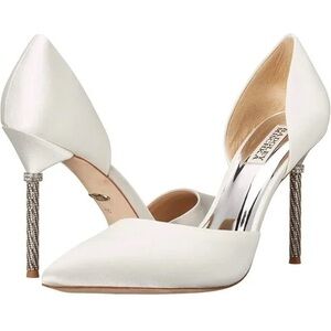 Badgley Mischka Ozara crystal Heel pumps white pointed toe size 9